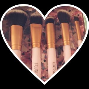 Nicole Miller New York 5 piece brush collection